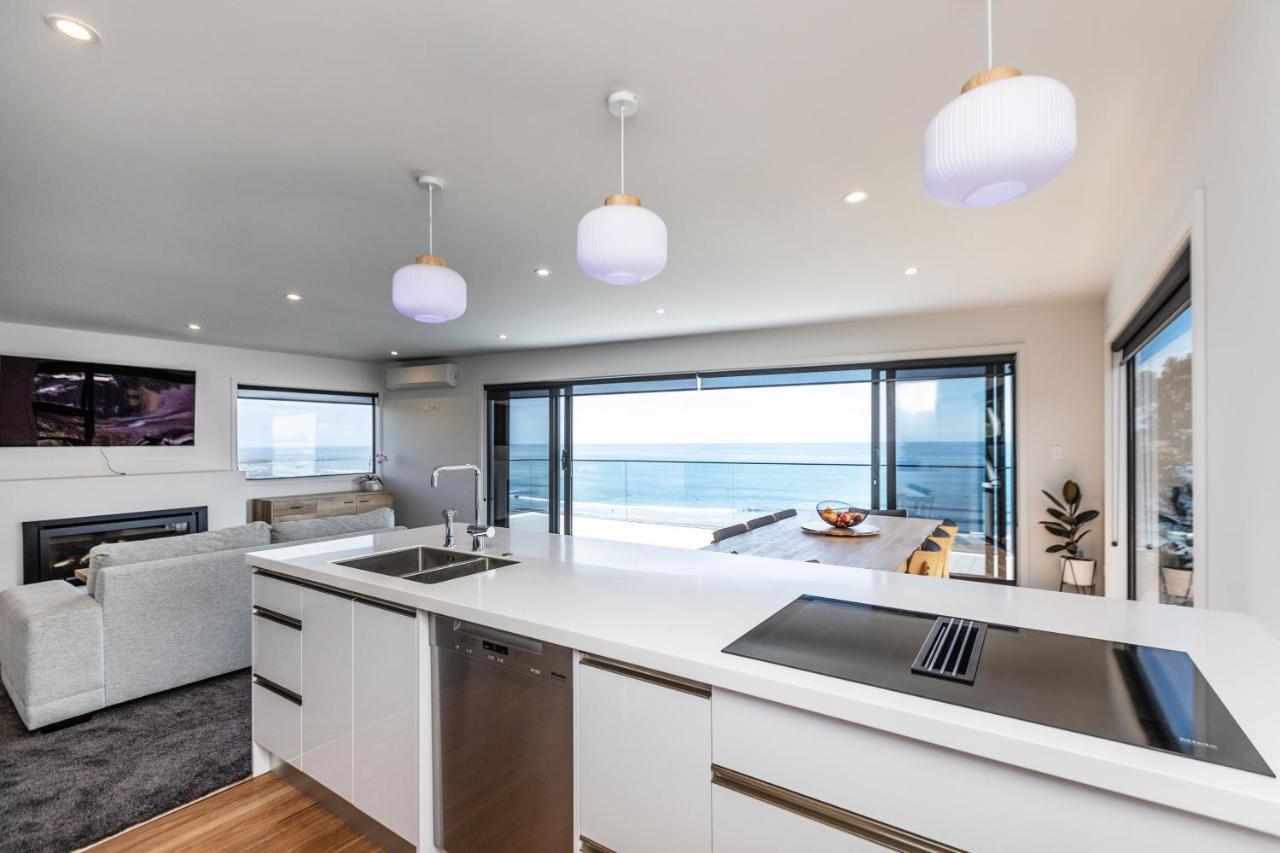 Oakura Beach Front Apartments Экстерьер фото