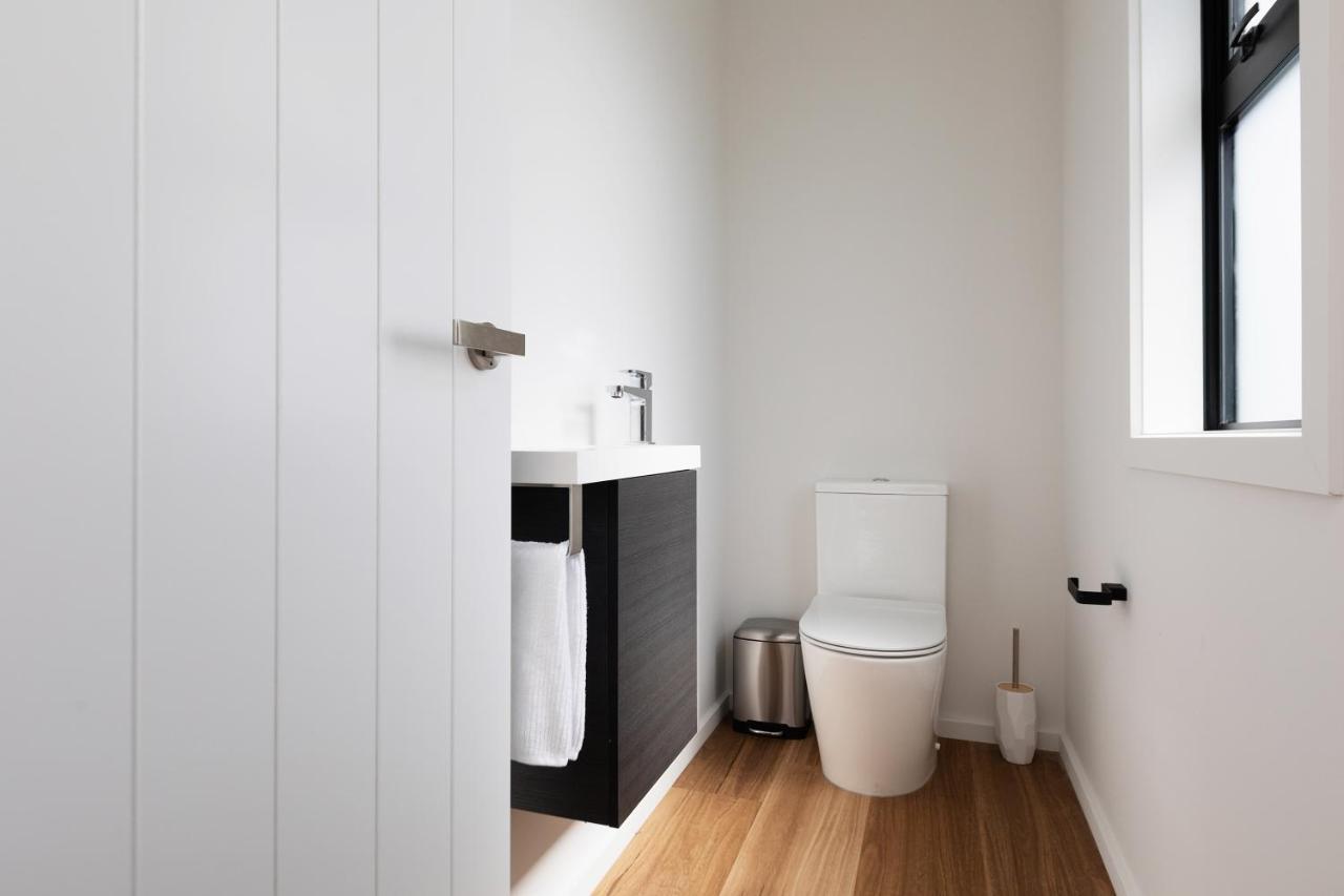 Oakura Beach Front Apartments Экстерьер фото