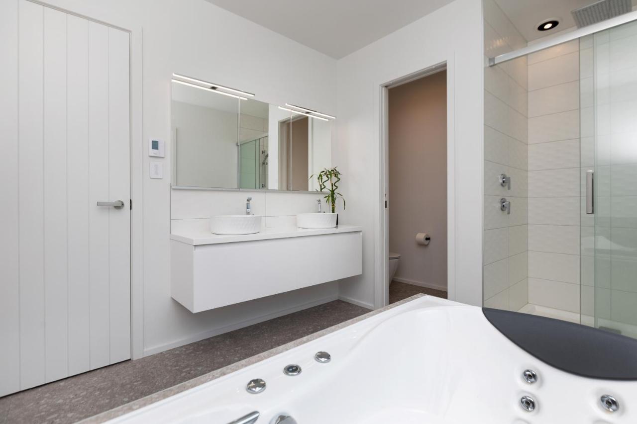 Oakura Beach Front Apartments Экстерьер фото