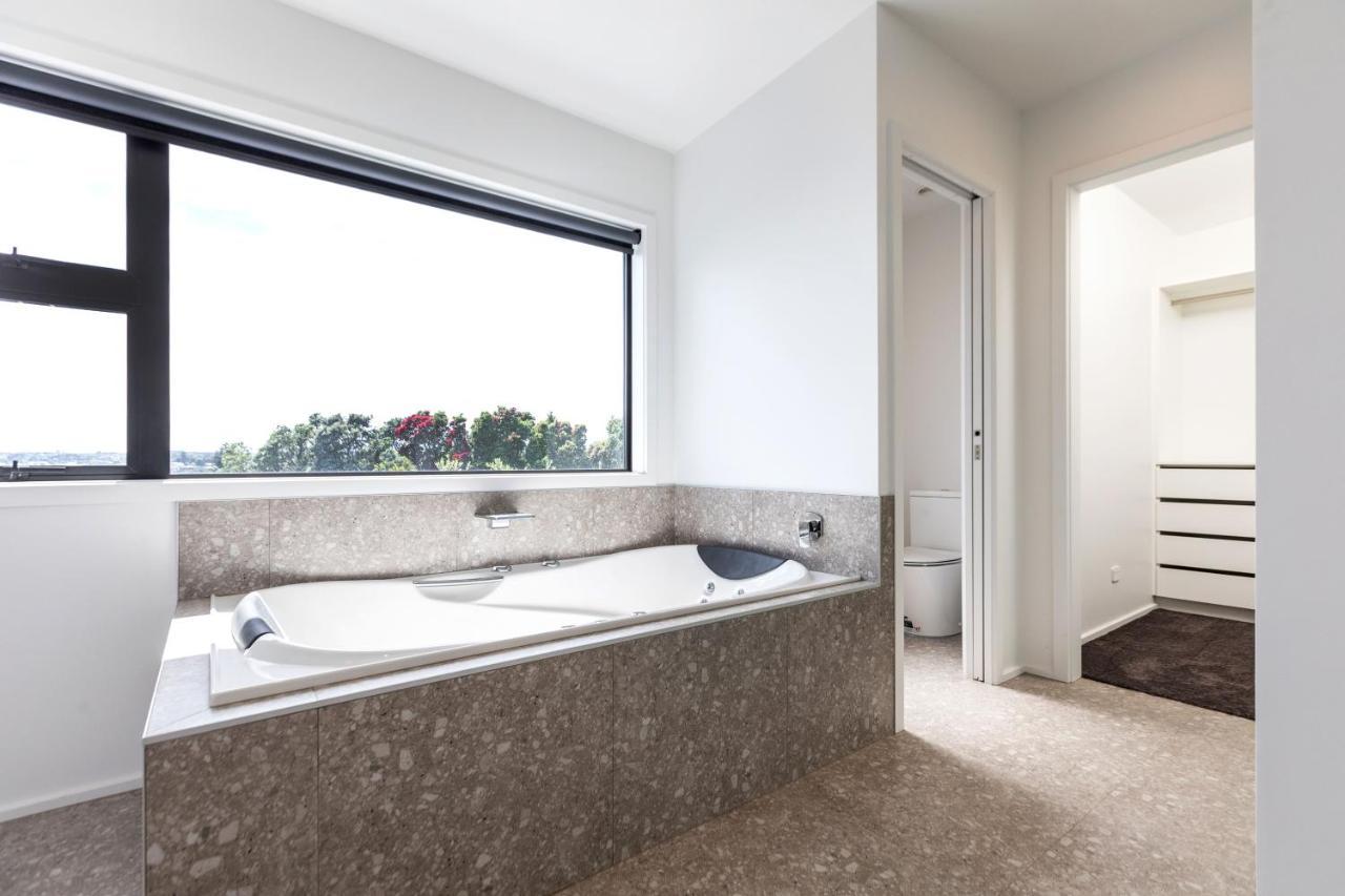 Oakura Beach Front Apartments Экстерьер фото